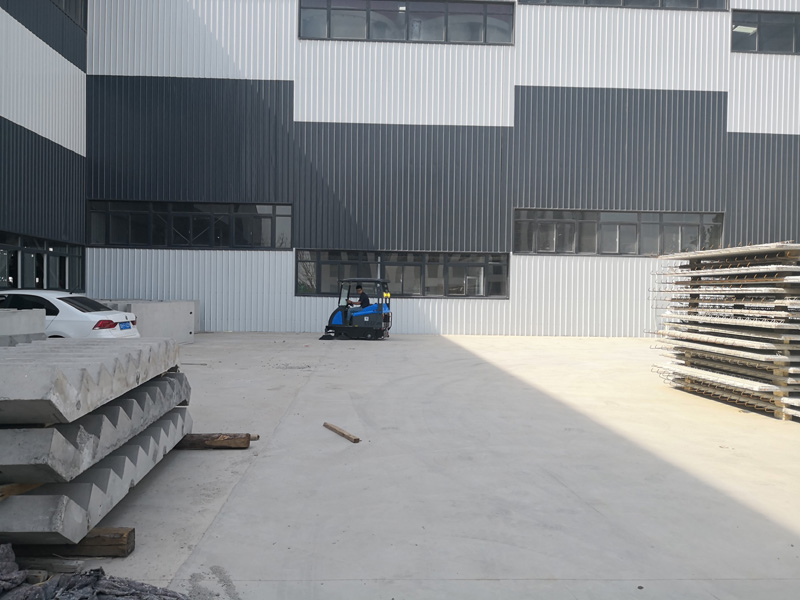 走进预制件工厂车间  集合达扫地车解决地面粉尘清洁难题