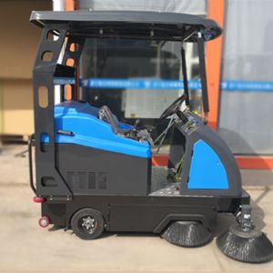 JH-1750喷水驾驶扫地车