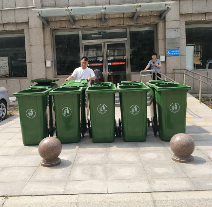 集合达240L垃圾桶，结实耐用