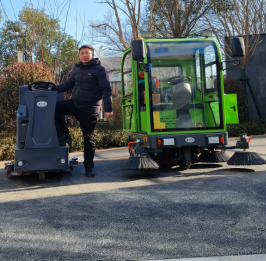 驾驶式扫地机驾驶式洗地机交付成功